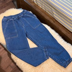 NWOT Uniqlo Unisex Slouchy Blue Jeans with pockets